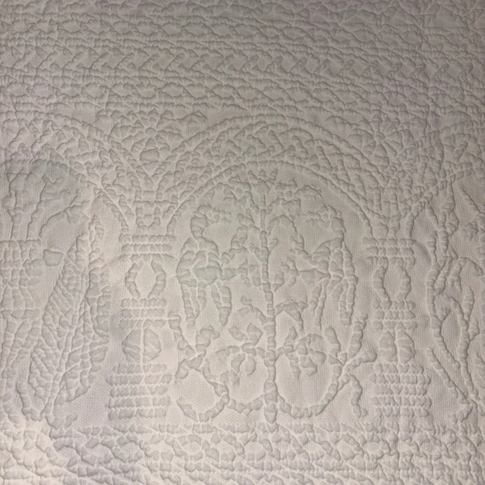 New William And Mary Williamsburg Cream Matelasse Coverlet USA 80” X 106”